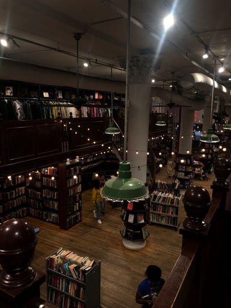 New York Bookstore Aesthetic, Chelsea Nyc Aesthetic, Nyc Writer Aesthetic, Nyc Bookstore Aesthetic, New York Bookstore, The Strand Bookstore Nyc, Bloxburg Nyc, Nyc Bookstore, Strand Bookstore