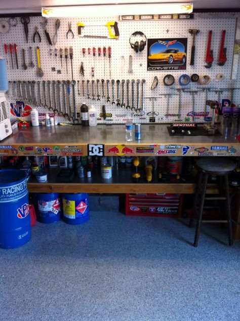 Mechanic Work Bench, Farm Workshop, Easy Garage Storage, Garage Workbench Plans, Garage Wall Storage, Garage Systems, Garage Workshop Plans, Tool Wall, Man Garage