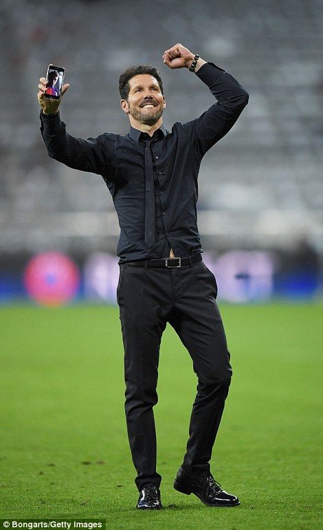 Diego Simeone (left) punches the air in celebration Wallpapers God, Diego Simeone, Football Coaches, Bald Men Style, Black Men Fashion Urban, Simple Casual Outfits, Real Madrid Football, Soccer Outfit, Arsenal Football Club