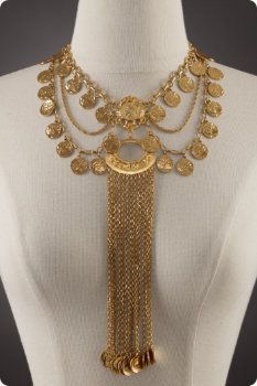 Gold Necklace recovered from Pompeii . ca. 79 AC Ancient Jewels, Roman Jewelry, Ancient Jewellery, Rome Antique, Historical Jewellery, Historic Photos, Ancient Jewelry, Pompeii, Antique Jewellery