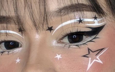 Y2k Rave Makeup, Cute Makeup Designs, Makeup With Stars, Cute Eyeliner Ideas, Black And White Eyeliner, Funky Makeup, Cute Eye Makeup, Graphic Makeup, Rave Makeup