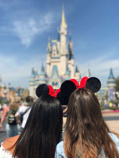 Disneyland Aesthetic Best Friend, Disney Bestie Pictures, Disney Trip Friends, Bestie Disney Trip, Disney Friends Pictures, Disney Instagram Pictures Ideas, Disneyland With Bestie, Disney Photo Ideas Instagram, Disney World Pictures With Friends