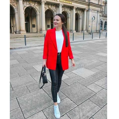 Red Blazer Fall Outfit, Red Blazer Winter Outfit, Red Blazer Outfit Casual, Red Blazer Outfit, Outfits Blazer, Blazer Outfits Casual, Blazer Pattern, Mode Tips, Blazer Outfits For Women