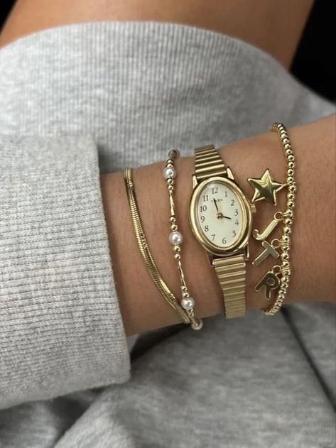 Jewellery Stack Gold, Aesthetic Gold Bracelets, Good Jewelry Aesthetic, Gold Stacked Bracelets, Gold Bracelet Aesthetic, Classy Gold Jewelry, Xoxo Jewelry, Wrist Stack, Dope Jewelry