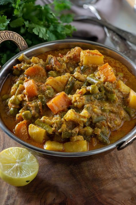 Veg Kurma Recipe Veg Kurma Recipe, Green Peas Curry, Veg Kurma, Vegetable Kurma, Roasted Peas, Kurma Recipe, Punjabi Cuisine, Curry Recipes Indian, Winter Dishes