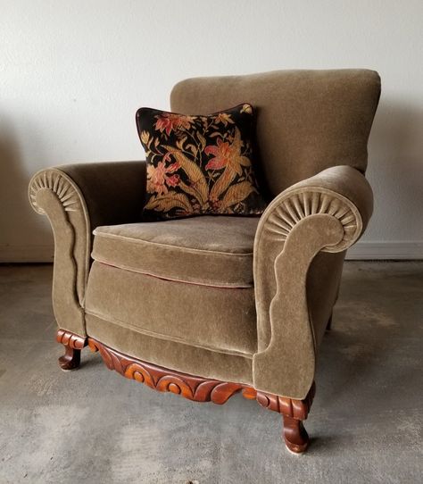 1920s Art Deco Kroehler Mohair Club Chair. Kroehler Furniture Vintage, 1930s Chair, Somerset Cottage, 1920s Furniture, 1920s Home Decor, Chair Reupholstery, 1920s Interior Design, Hgtv Dream Homes, Thrown Chair