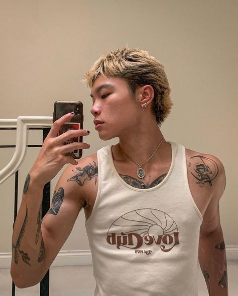 Skater Mullet, Vamp Fashion, Underground Aesthetic, Word Aesthetic, Asian Haircut, Male Pose Reference, Faded Hair, Skater Boy, Vintage Couture