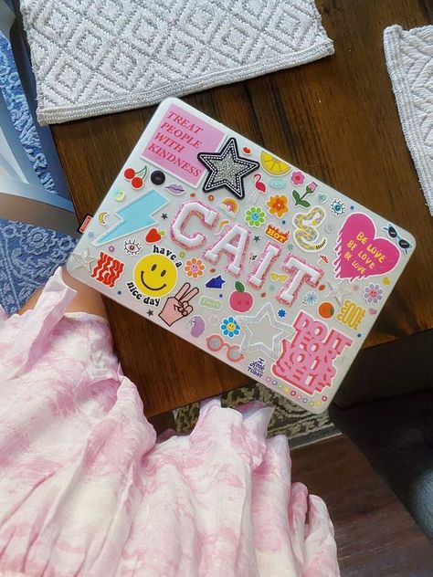 Preppy School Supplies, Laptop Case Stickers, Preppy Vibes, Macbook Stickers, Preppy Lifestyle, Scrapbook Book, Preppy Girl, Preppy Room, Macbook Case