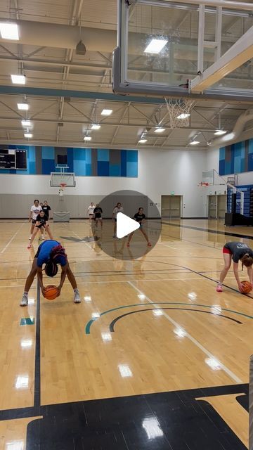 Fun Basketball Games, Practice Basketball, Relay Games, Olympics Activities, Basketball Games For Kids, Folsom Lake, Physical Education Lessons, Minute Games, Physical Activities For Kids