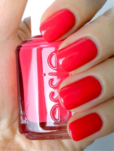 Essie Berry In Love, Essie Feel The Fizzle, Essie Treat Love And Color, Essie Vanity Fairest, Essie Red Nail Polish, Classy Gel Nails, Essie Fuel Your Desire, Ongles Nails, Red Nail Polish