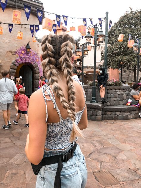 Adult Disney Hairstyles, Easy Amusement Park Hairstyles, Hairstyle For Amusement Park, Disney Parks Hairstyles, Hair Styles For Disney, Ems Hairstyles, Disney Park Hairstyles, Hairstyles With Mickey Ears, Disney Hair Styles