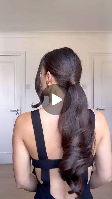 Anisa Sojka on Instagram: "An elegant ponytail hack ~ yay or nay? A tip to avoid your elastic bands tugging on your hair: coat them in hair oil" Anisa Sojka, Half Pony Hairstyles, Pony Hairstyle, Half Pony, Pony Hairstyles, Elegant Ponytail, Amazing Hairstyles, Classy Hairstyles, Hairstyle Tutorial