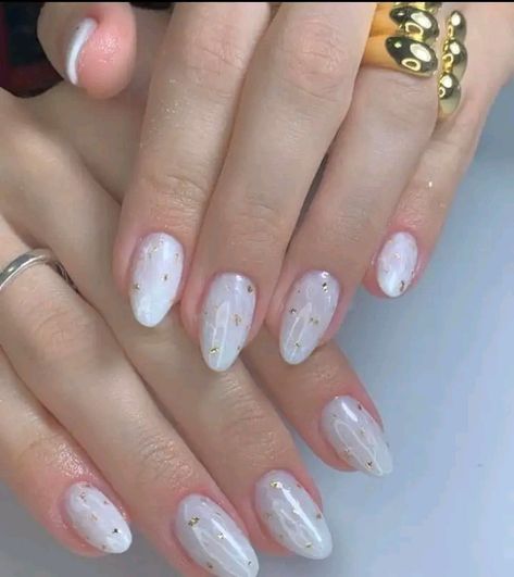 Nails White And Gold, Gold And White Nails, Nails Yellow, Hippie Nails, Subtle Nails, Simple Gel Nails, Casual Nails, Blush Nails, Pearl Nails