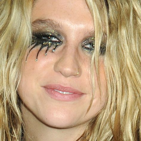 Kesha Makeup Looks, Kesha Halloween Costume Ideas, 2010 Makeup Looks, Kesha 2000s, Kesha Inspired Makeup, Kesha Aesthetic, Glitter Party Outfit, Kesha Makeup, Kesha Costume