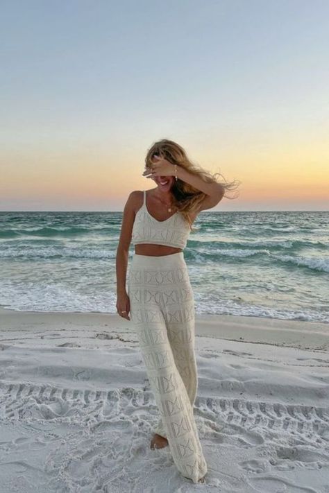 beach outfit ideas, summer 2024 Beach Bonfire Outfit, Beach Night Outfit, Key West Outfits, Bonfire Outfit, Hot Day Outfit, Mexico Vacation Outfits, Beach Outfit Ideas, Town Outfits, Florida Outfits