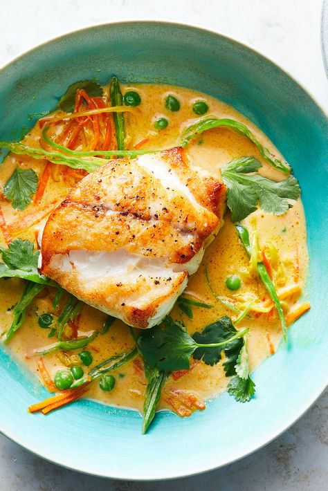 Coconut Curry Recipes, Recipes Fish, Cod Recipes, Fish Recipes Healthy, Fish Dinner, Nyt Cooking, French Cooking, Seafood Dinner, Coconut Curry