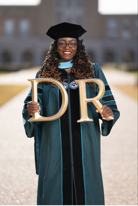 Doctor Graduation Outfit Ideas, Phd Photoshoot Ideas, Doctoral Graduation Photoshoot, Dr Graduation Pictures, Doctorate Degree Photoshoot, Doctoral Graduation Outfit, Graduation Pictures Doctorate, Doctoral Photoshoot, Doctoral Graduation Pictures