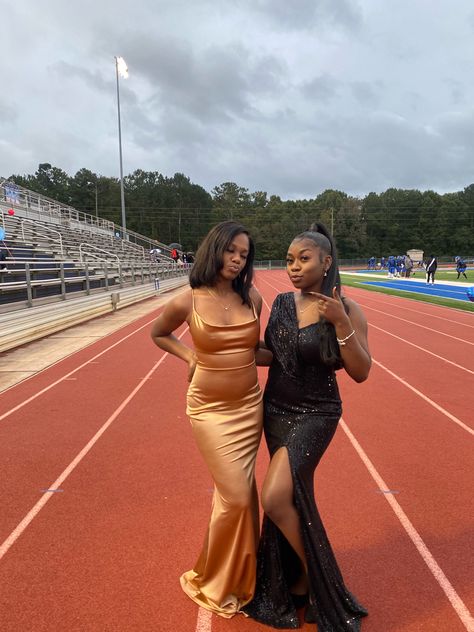 black and gold homecoming Gold Dresses Homecoming, Junior Prom Dresses Short Classy, Homecoming Junior Year, Hoco Queen Dresses, Homecoming Dresses 8th Grade, Homecoming Dresses Black Women Long, Black And Gold Homecoming Dress, 8th Grade Dance Dresses Long, Homecoming Pictures Black People