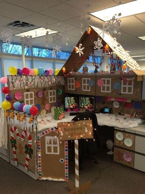 Christmas Desk Decorations, Christmas Cubicle Decorations, Cubicle Decor Office, Office Themes, Gingerbread Christmas Decor, Gingerbread House Decorations, Dekor Diy, Cubicle Decor, Office Cubicle