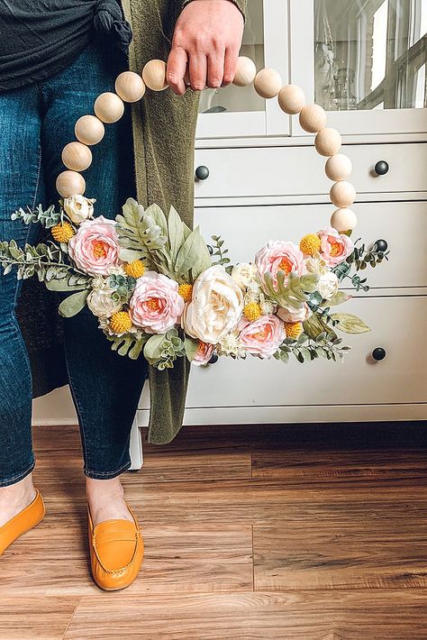 Easter Wreath Ideas, Spring Wreath Tutorial, Farmhouse Style Wreath, Easter Wood Crafts, Ball Wreath, Easter Wreath Diy, Easy Diy Wreaths, Diy Spring Wreath, Michaels Craft