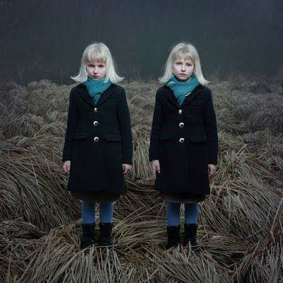 twins...Children of the Corn?  Creepy. Twin Photography, Children Of The Corn, Twin Photos, Diane Arbus, Identical Twins, Paris Photos, Double Trouble, The Dark Side, Jolie Photo