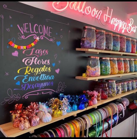 Ballon Store Design, Ballon Shop Design, Party Shop Interior Design, Party Supply Store Business, Balloon Store Ideas, Balloon Store Interior, Party Shop Interior, Balloon Storage Ideas, Stationery Store Design