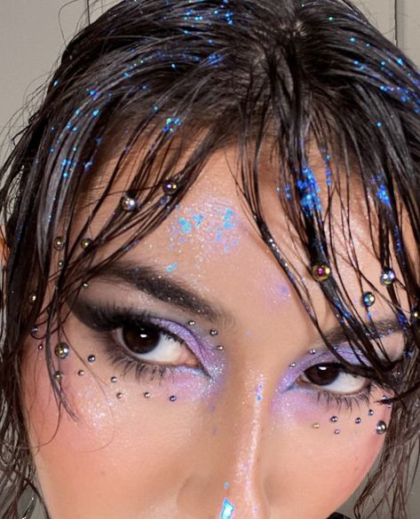 Galactic Makeup, Angelic Makeup, Creative Eyeshadow, Wet Hair Look, Amazon Clothing Finds, Makeup Themes, Trending Makeup, Black Eye Makeup, Eyeshadow Glitter