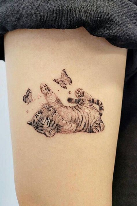 Cub Tattoo For Women, Baby Tiger Tattoo, 92 Tattoo, Cub Tattoo, Leopard Tattoos, Pretty Hand Tattoos, Mini Tattoo, Tatuaje A Color, Baby Tiger