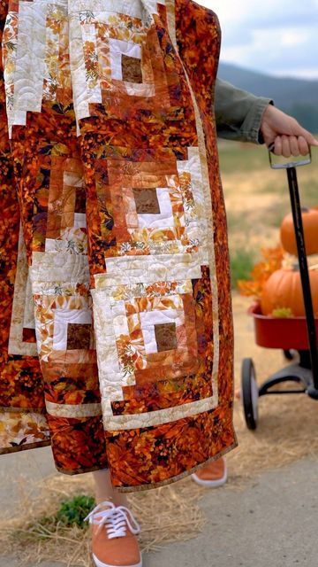 Fall Sewing Projects, Fall Quilt Patterns, Log Cabin Quilt Blocks, Fall Sewing, Quilting Designs Patterns, Sewing Circles, Landscape Quilts, Log Cabin Quilts, Fall Quilts