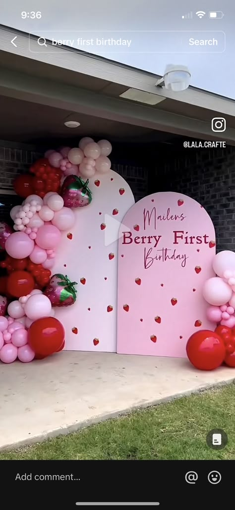 Strawberry Arch Backdrop, My Berry First Birthday Backdrop, Betty First Birthday, Babygirl 1st Birthday Party Themes, Strawberry Party Backdrop, Girls First Birthday Party Themes, Baby Girls 1st Birthday Ideas Themes, Berry First Birthday Backdrop, Girls First Birthday Theme Ideas