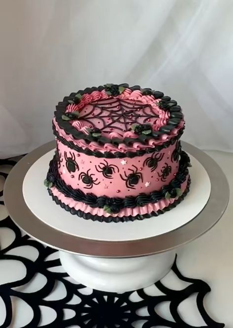 Gothic Birthday Cakes, Goth Cakes, Monster High Cake, Monster High Draculaura, Vintage Birthday Cakes, Cute Baking, Creative Birthday Cakes, Fake Cake, Pretty Birthday Cakes