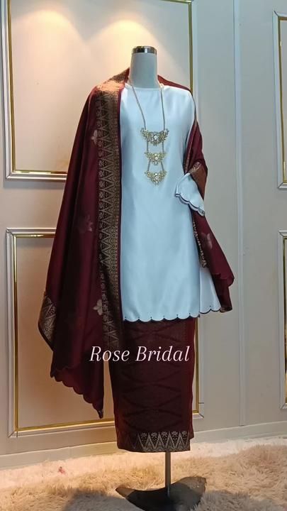 Tunang Ideas, Malay Traditional, Kurung Modern, Baju Kahwin, Hijab Drawing, Kebaya Modern Dress, Classic Outfits For Women, Nikah Dress, Rare Clothing