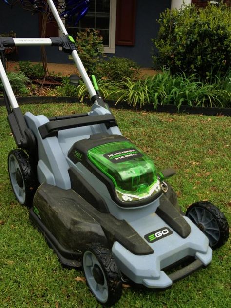 Find out from the experts at HGTV what you need to know before buying a lawn mower. Sharpen Lawn Mower Blades, Dethatching Lawn, Lawn Mower Maintenance, Self Propelled Mower, Mowers For Sale, Walk Behind Mower, Robotic Lawn Mower, Lawn Mower Blades, Lawn Mowing