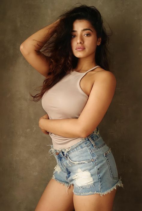 Seductive Photos, Happy Moments, Desi Beauty, Fashion Blogger, Actresses, India, Film, Pink, On Instagram