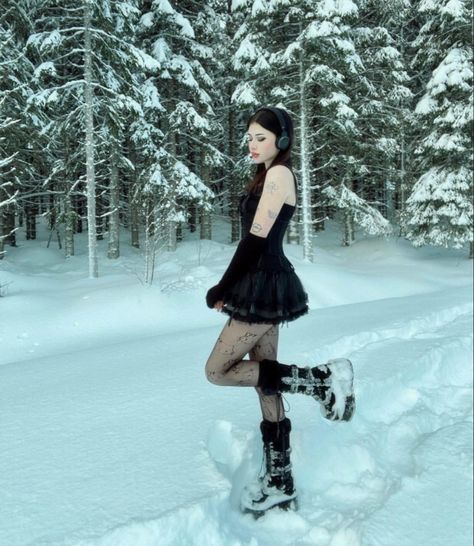 Winter Portraits Photography, Winter Senior Pictures, Winter Goth, Wanna Build A Snowman, Winter Grunge, Snow Photoshoot, Insta Poses, Winter Portraits, Goth Boots