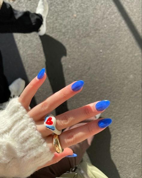 female hands with trendy electric blue almond nails hand covers fingerless gloves rings handmade ceramic and gold Do It Yourself Nails, Nail Design Glitter, Colorful Nail, Nail Swag, Nail Jewelry, Dream Nails, Fire Nails, Funky Nails, Pretty Acrylic Nails