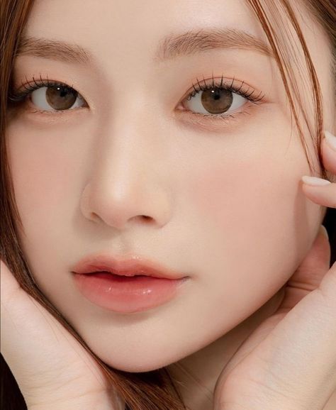 Natural Pink Makeup Look Korean, Korean Neutral Makeup, Peach Tone Makeup, Korean Smoky Makeup, Warm Korean Makeup, Peach Makeup Look Korean, Natural Korean Makeup Look, Warm Tone Makeup Korean, Warm Tone Makeup Looks