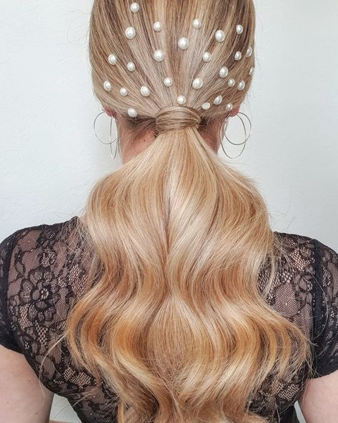 Pearls Hairstyle, Beaded Ponytail, Poppy Hairstyles, Hairstyle Ideas Easy, Ponytail Tutorial, Perfect Ponytail, Beaded Crown, Hairdo Wedding, Daily Hairstyles