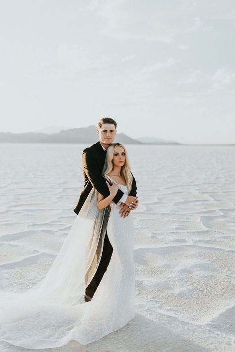 Salt Flat, Glam Wedding Dress, Minimal Wedding Dress, Utah Elopement, Bonneville Salt Flats, Salt Flats, Mountain Bride, Stunning Wedding Dresses, Classic Wedding Dress