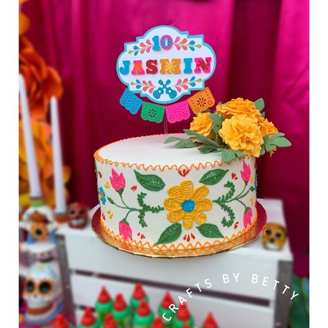 Mexican Embroidery Cake, Embroidery Cake, Cake Backdrops, Mexican Cake, Fiesta Cake, Mexican Embroidery, Birthday Desserts, Handmade Cake, Paper Flower Backdrop