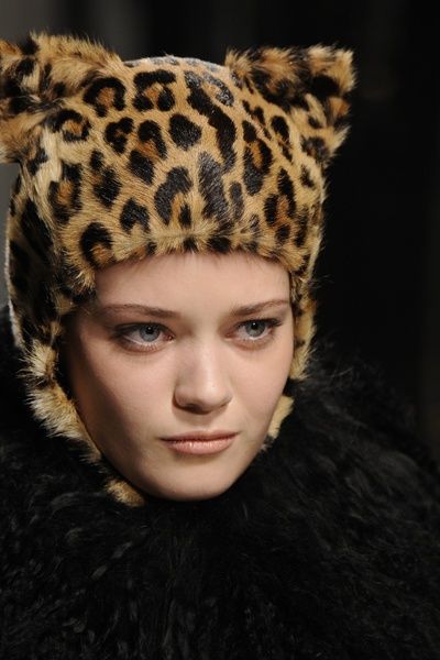 Leopard Hat, Cat Ears Hat, Leopard Fashion, Animal Print Fashion, Cat Hat, Leopard Animal, Leopards, Headdress, Beautiful Fashion