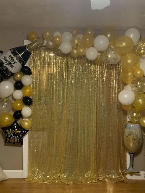 30+ Sparkly New Years Party Backdrop Ideas for 2023 | HubPages New Year Balloon Backdrop, New Years Eve Balloon Garland, Nye Balloon Garland, New Year Backdrop Ideas, New Year Balloon Decoration, Nye Backdrop, New Years Diy, Party Backdrop Ideas, Nye Balloons