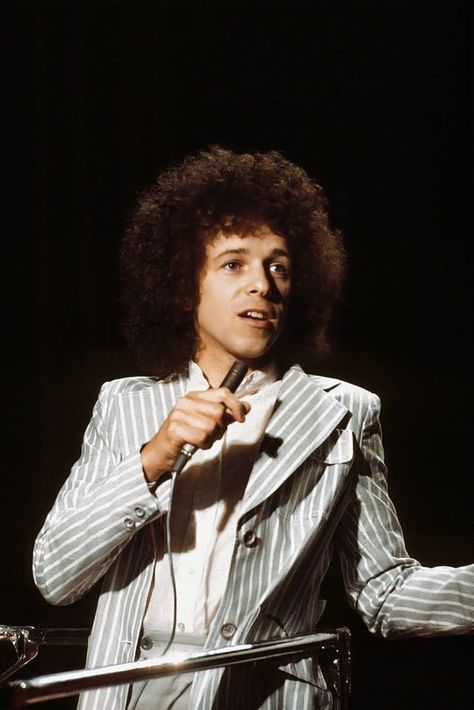 Leo Sayer – You make me feel like dancing (1976) Leo Sayer, Fav Music, Golden Oldies, Music People, You Make Me, I Need You, Need You, Singer Songwriter, Rock And Roll