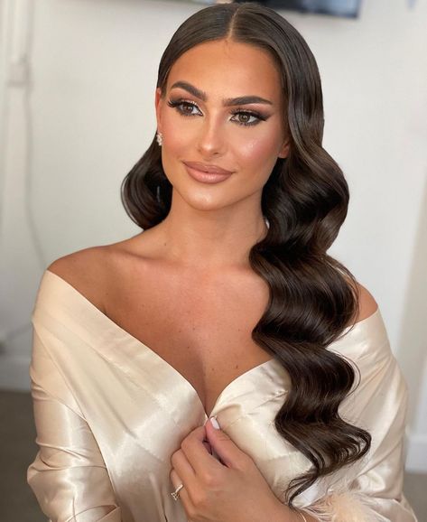 My beautiful bride @nesliine_c 🤍 Hair by @suzanne_coiff Mua by me #mua #hair #bride #wedding #charlottetilbury #rarebeauty #makeupartist | Instagram Soft Glam Brunette, Bridal Makeup For Brunettes, Glam Bride Makeup, Glamorous Wedding Makeup, Brunette Bride, Wedding Makeup Bride, Prom Look, Glam Wedding Makeup, Elegant Ponytail