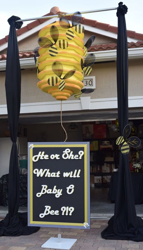 Baby Reveal Party Games, Bee Themed Gender Reveal, Simple Gender Reveal, What Will It Bee, Gender Reveal Baby Shower Themes, Creative Gender Reveals, Reveal Party Games, Baby Gender Reveal Party Decorations, Gender Reveal Unique