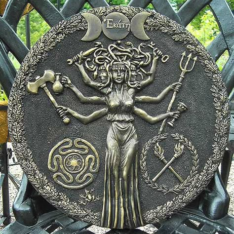 New Moon Matick New Moon Magic, Witchcraft Knowledge, Hecate Goddess, Deep Work, Moon Energy, Big Magic, Ancient Goddesses, Pagan Art, Poisonous Plants