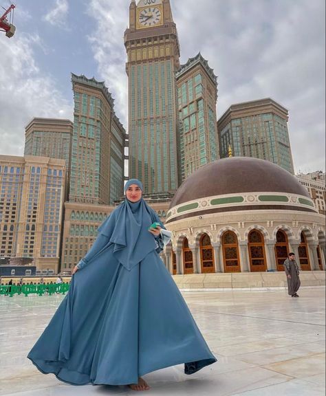 Hajj Outfit, Bulan Puasa, Sana Khan, Muslim Fashion Hijab Outfits, Modest Fits, Hijab Outfits, Muslim Fashion Hijab, Muslimah Aesthetic, Couples Poses