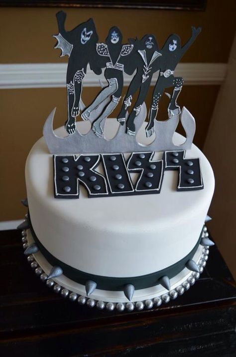 Kiss Bday Cake Kiss Band Party, Kiss Cakes, Kiss Birthday Party, Raiders Cake, Rock Cakes, Banda Kiss, Kiss Party, Cake Band, Rock And Roll Birthday