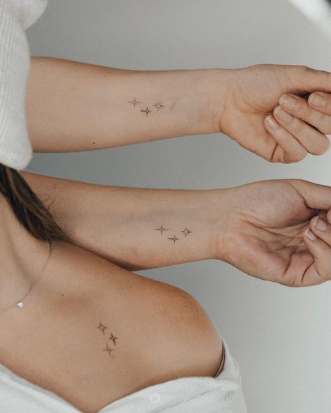 Simple Group Tattoos, 4 Sisters Tattoo Ideas, Coordinating Best Friend Tattoos, Triple Friendship Tattoos, Tattoo For Sisters Meaningful, Friendship Quotes Tattoos, Roomie Tattoos, Minimal Friendship Tattoo, Fine Line Friendship Tattoo