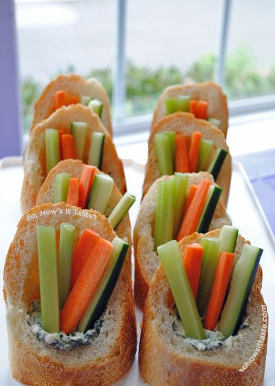 Cut baguettes on the diagonal to create perfect crudités-and-dip containers. Veggie Sticks, Edible Bowl, Cashew Cheese, Ranch Dip, Party Snack, Veggie Bowl, Spinach Dip, Cherry Tomato, Snacks Für Party